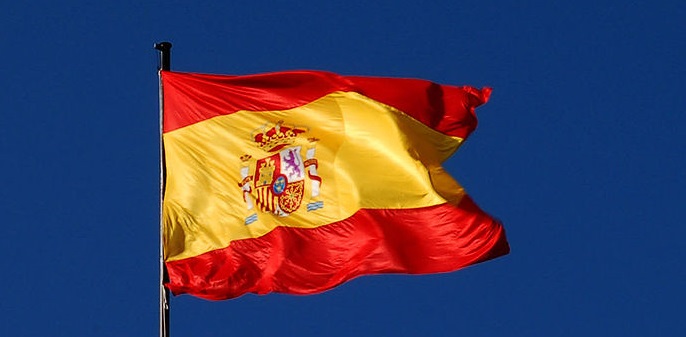 https://es.wikipedia.org/wiki/Archivo:Bandera_de_Espa%C3%B1a_(M._Aire,_Madrid)_01.jpg